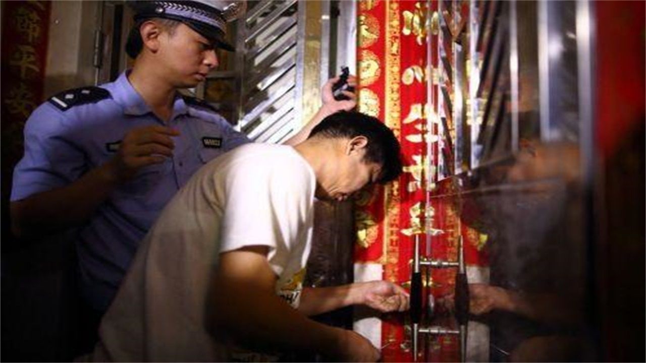 周口请开锁师傅开了锁后，师傅为什么一般都不进门，就算主人请也不进去？